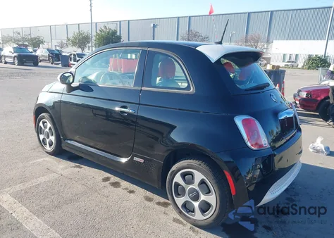 2015 Fiat 500E Battery Electric z USA, uszkodzony, nr VIN 3C3CFFGE3FT603363